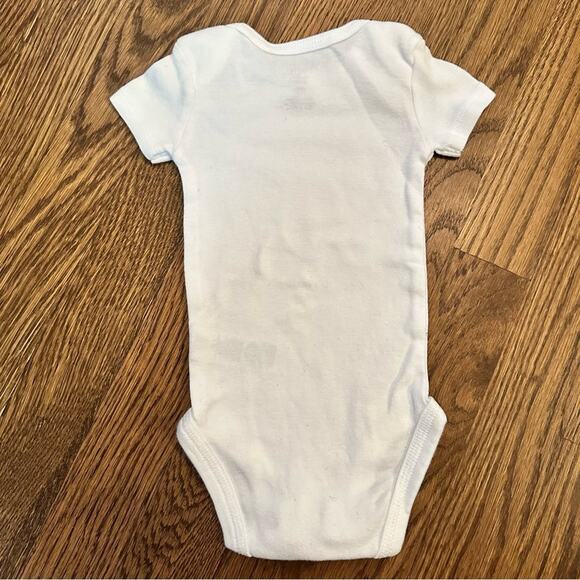 Carter’s white short sleeve onesie bodysuit set, size 3 months (set of 3 + hat) - Picture 3 of 6